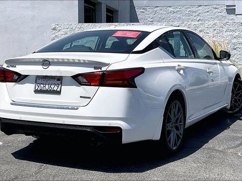Certified 2023 Nissan Altima 2.0 SR FWD image 13