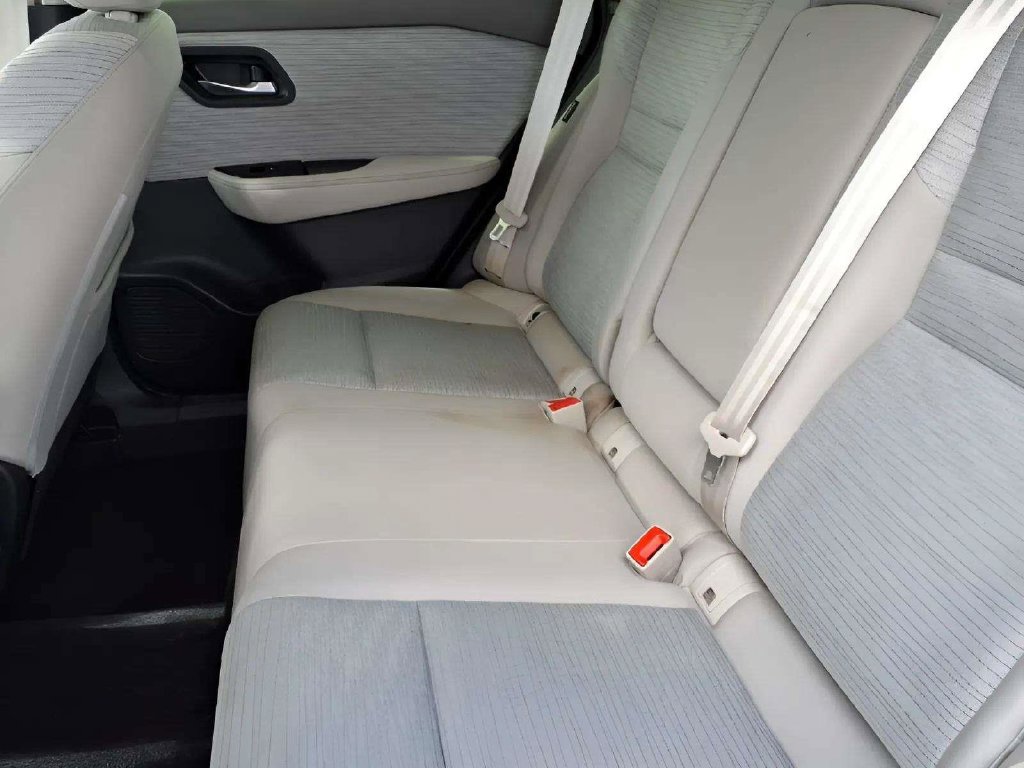 Used 2023 Nissan Rogue SV FWD image 10