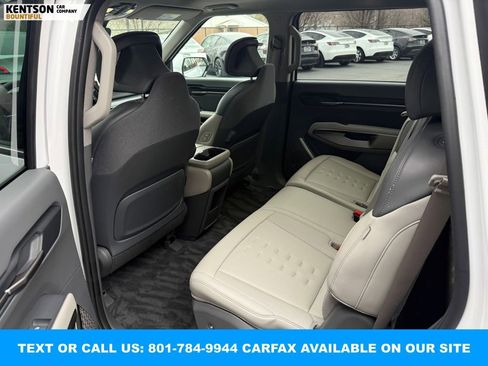 Used 2025 Kia EV9 Wind image 35