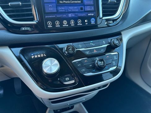 Used 2017 Chrysler Pacifica Touring image 20