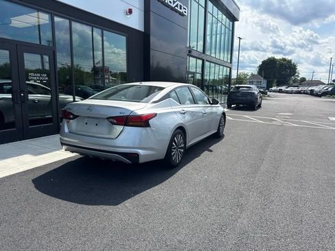 Used 2024 Nissan Altima 2.5 SV FWD image 3