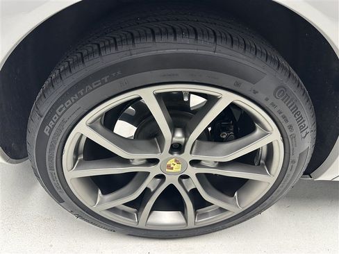 Used 2022 Porsche Cayenne Turbo AWD/4WD image 14