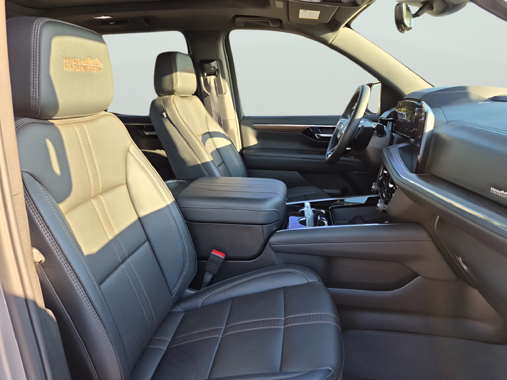Used 2025 Chevrolet Tahoe High Country RWD image 37