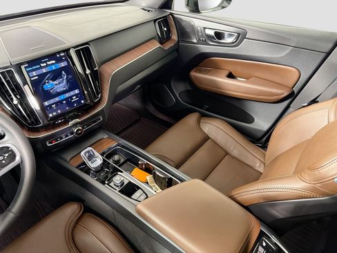 Certified 2023 Volvo XC60 B5 Ultimate w/ Climate Package image 25