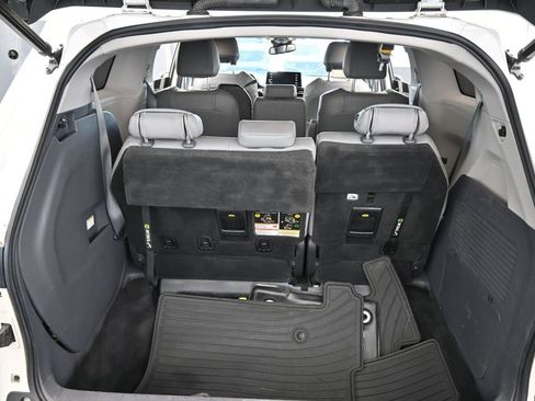 Used 2021 Toyota Sienna XLE image 40