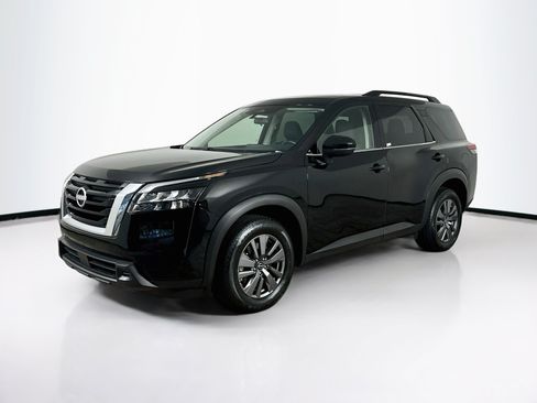 Used 2025 Nissan Pathfinder SV AWD/4WD image 3