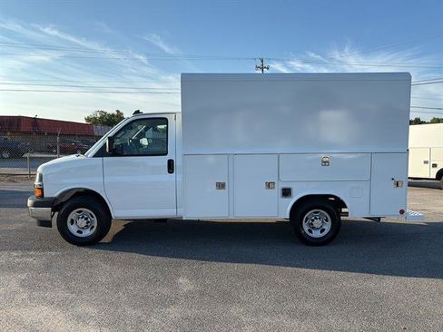 New 2025 Chevrolet Express 3500 w/ Power Convenience Package image 4