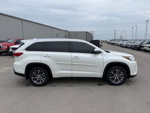 Used 2018 Toyota Highlander XLE image 17