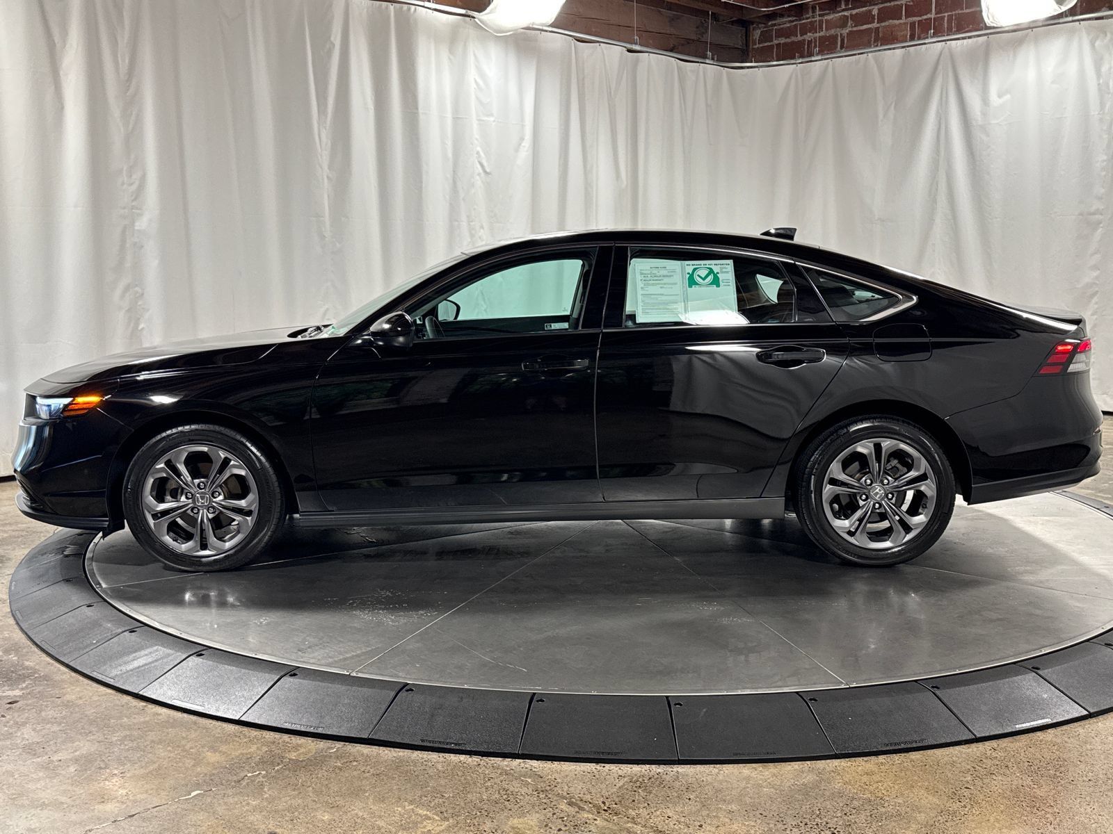 Used 2023 Honda Accord EX image 8