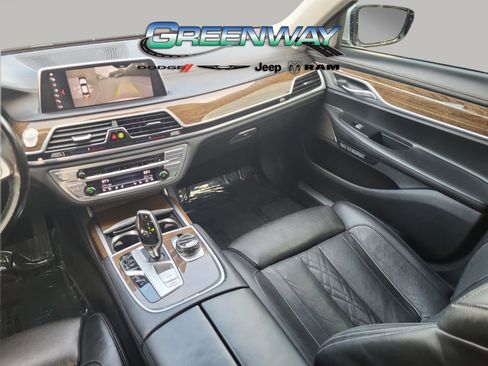 Used 2018 BMW 750i image 23