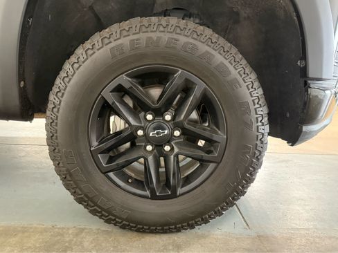 Used 2022 Chevrolet Silverado 1500 LT Trail Boss w/ Bed Protection Package AWD/4WD image 11
