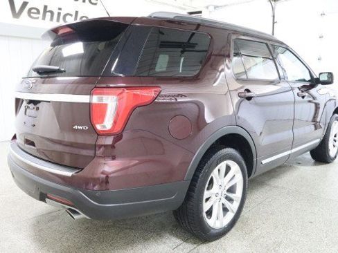 Used 2018 Ford Explorer XLT w/ Equipment Group 202A image 6
