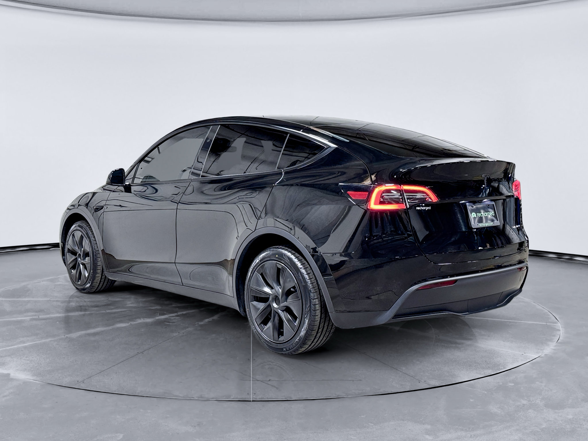 Used 2025 Tesla Model Y Long Range AWD/4WD image 2
