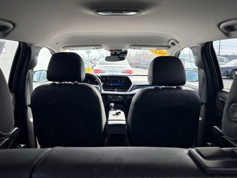 Used 2025 Chevrolet Trax LT w/ LT Convenience Package image 29