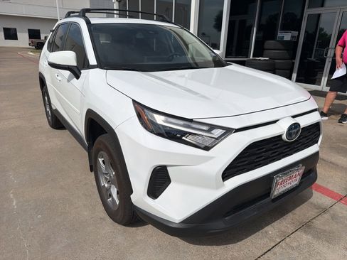 Used 2023 Toyota RAV4 XLE w/ Convenience Package AWD/4WD image 4