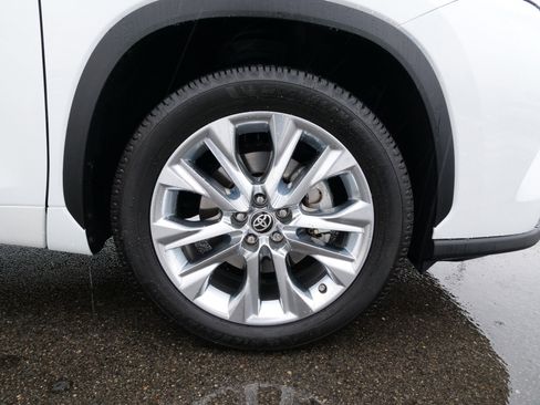 Used 2022 Toyota Highlander Limited image 10