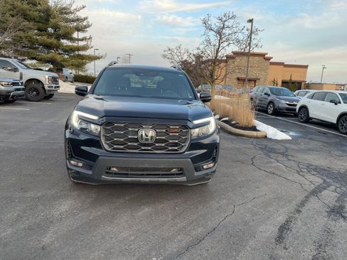 Used 2024 Honda Passport TrailSport image 3