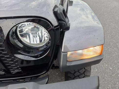 Used 2023 Jeep Gladiator Sport AWD/4WD image 21