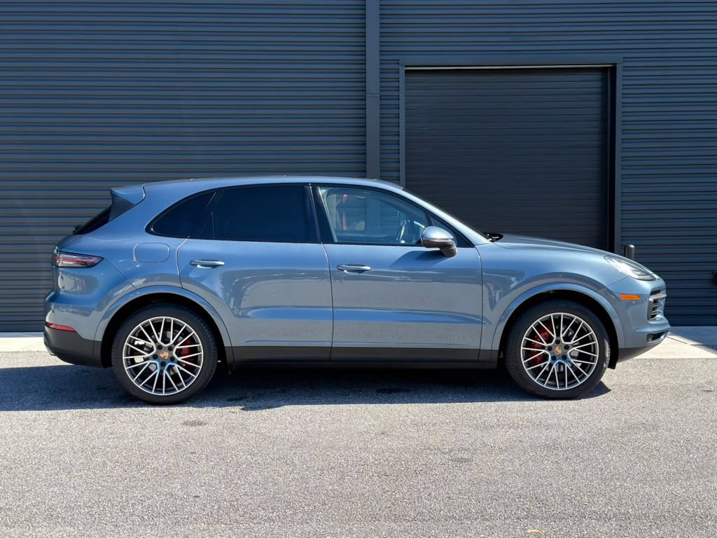 Used 2020 Porsche Cayenne AWD/4WD image 24