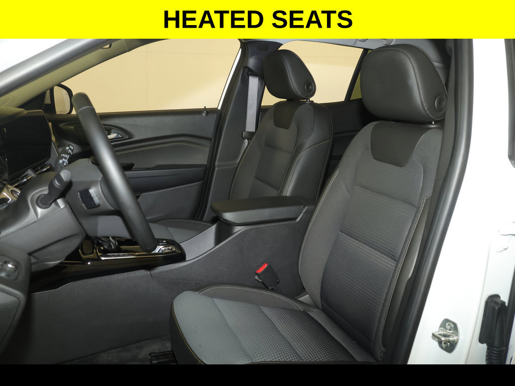 Used 2025 Chevrolet Trax LT w/ Driver Confidence Package FWD image 3
