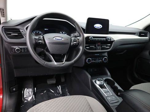 Used 2022 Ford Escape SE w/ SE Sport Appearance Package image 10