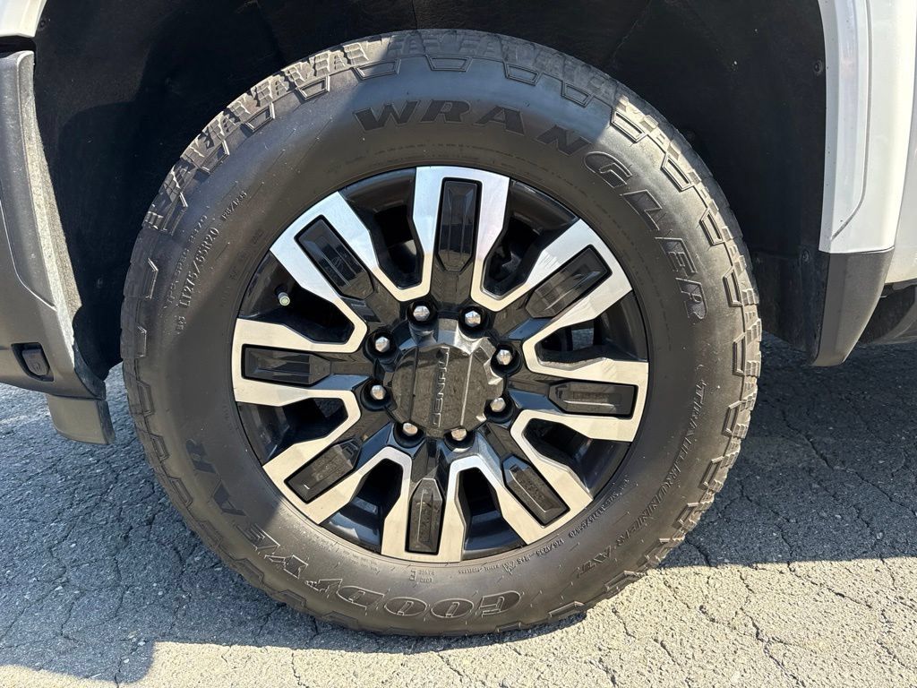 Used 2024 GMC Sierra 2500 Denali Ultimate AWD/4WD image 32