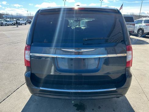 Used 2014 Chrysler Town & Country Touring-L w/ Driver Convenience Group image 6