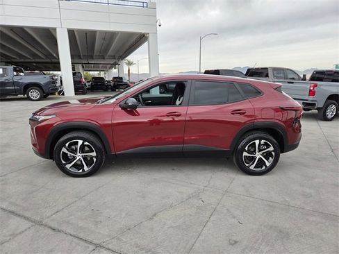 Certified 2024 Chevrolet Trax RS w/ Driver Confidence Package image 3