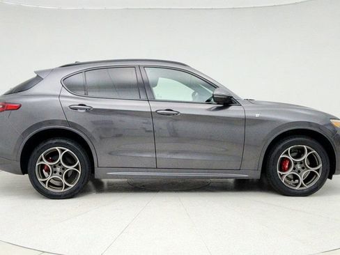Used 2022 Alfa Romeo Stelvio Ti image 4