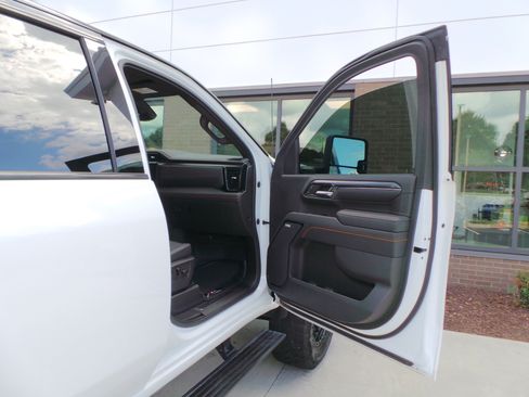 Used 2024 GMC Sierra 2500 AT4 w/ AT4 Premium Plus Package AWD/4WD image 43