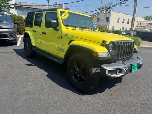Used 2022 Jeep Wrangler Unlimited Sahara w/ Dual Top Group AWD/4WD image 4