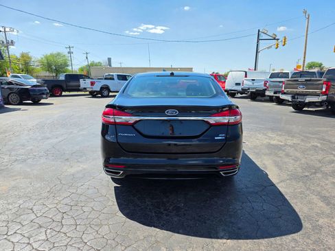 Used 2017 Ford Fusion SE w/ Fusion SE Technology Package image 24