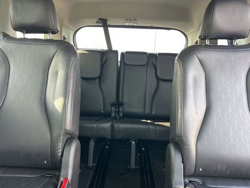 Certified 2024 Kia Carnival LX image 29