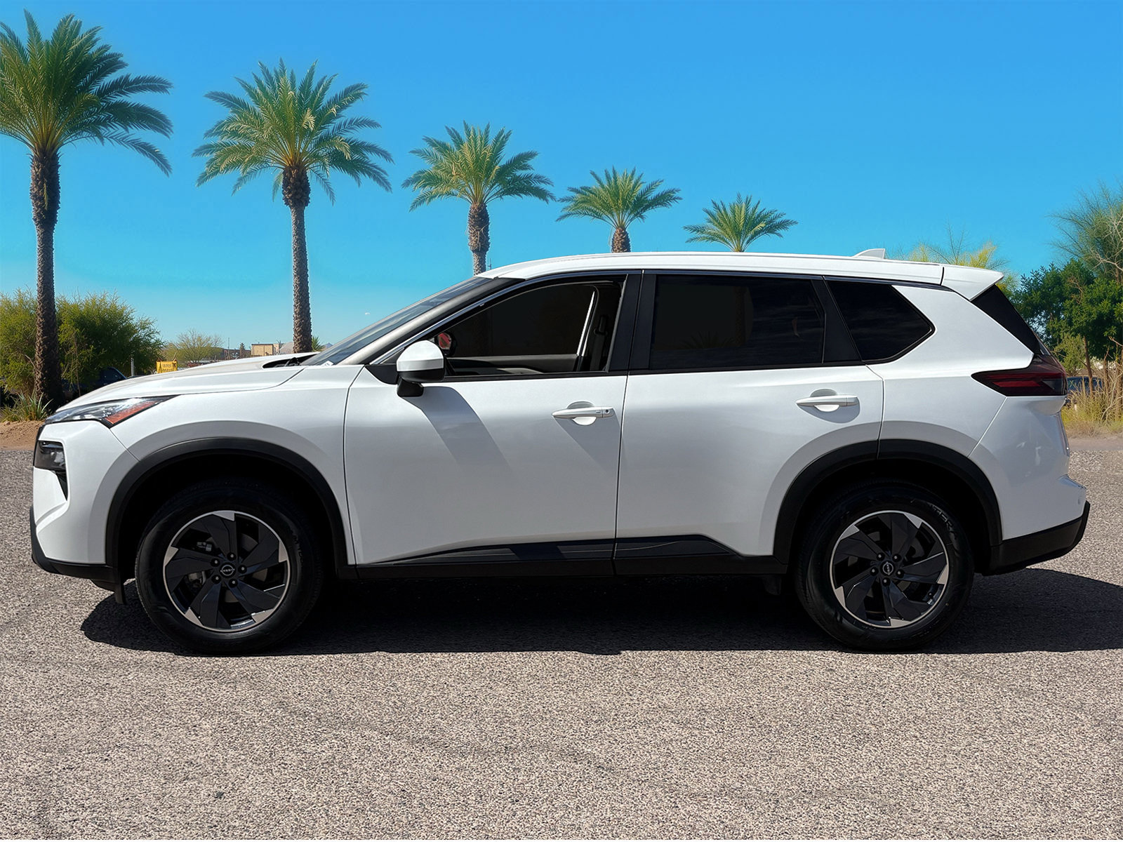 Used 2025 Nissan Rogue SV AWD/4WD image 2