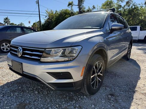 Used 2021 Volkswagen Tiguan SE w/ Panoramic Sunroof Package image 1