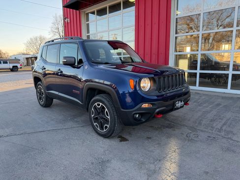 Used 2016 Jeep Renegade Trailhawk image 2
