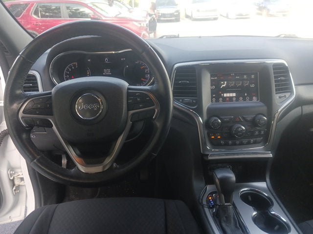 Used 2018 Jeep Grand Cherokee Laredo AWD/4WD image 16