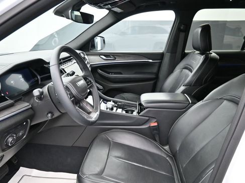 Used 2023 Jeep Grand Cherokee Overland image 17