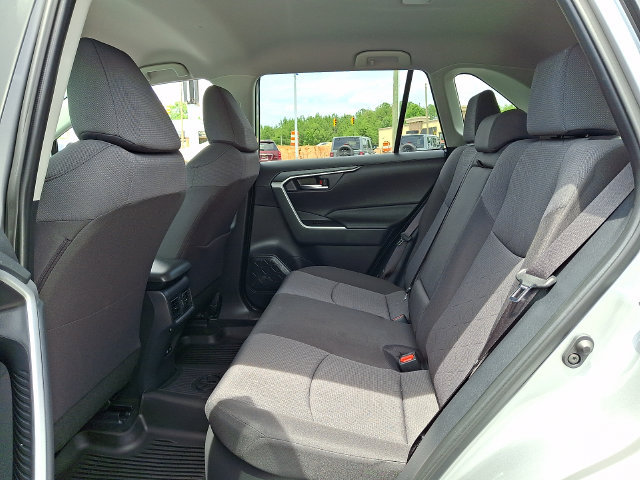Used 2025 Toyota RAV4 XLE AWD/4WD image 10