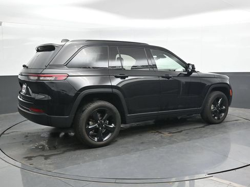 Used 2023 Jeep Grand Cherokee Altitude AWD/4WD image 3