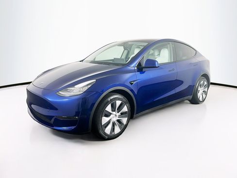 Used 2023 Tesla Model Y Long Range image 3