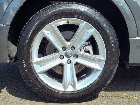 Used 2019 Audi Q8 Premium w/ Convenience Package image 4