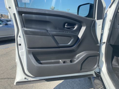 Used 2017 Nissan Titan S image 12