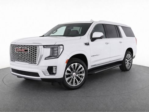 Used 2023 GMC Yukon XL Denali w/ Max Trailering Package AWD/4WD image 2