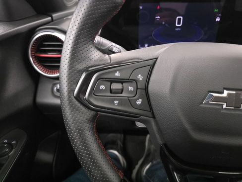 Used 2025 Chevrolet Trax RS w/ Sunroof Package FWD image 14