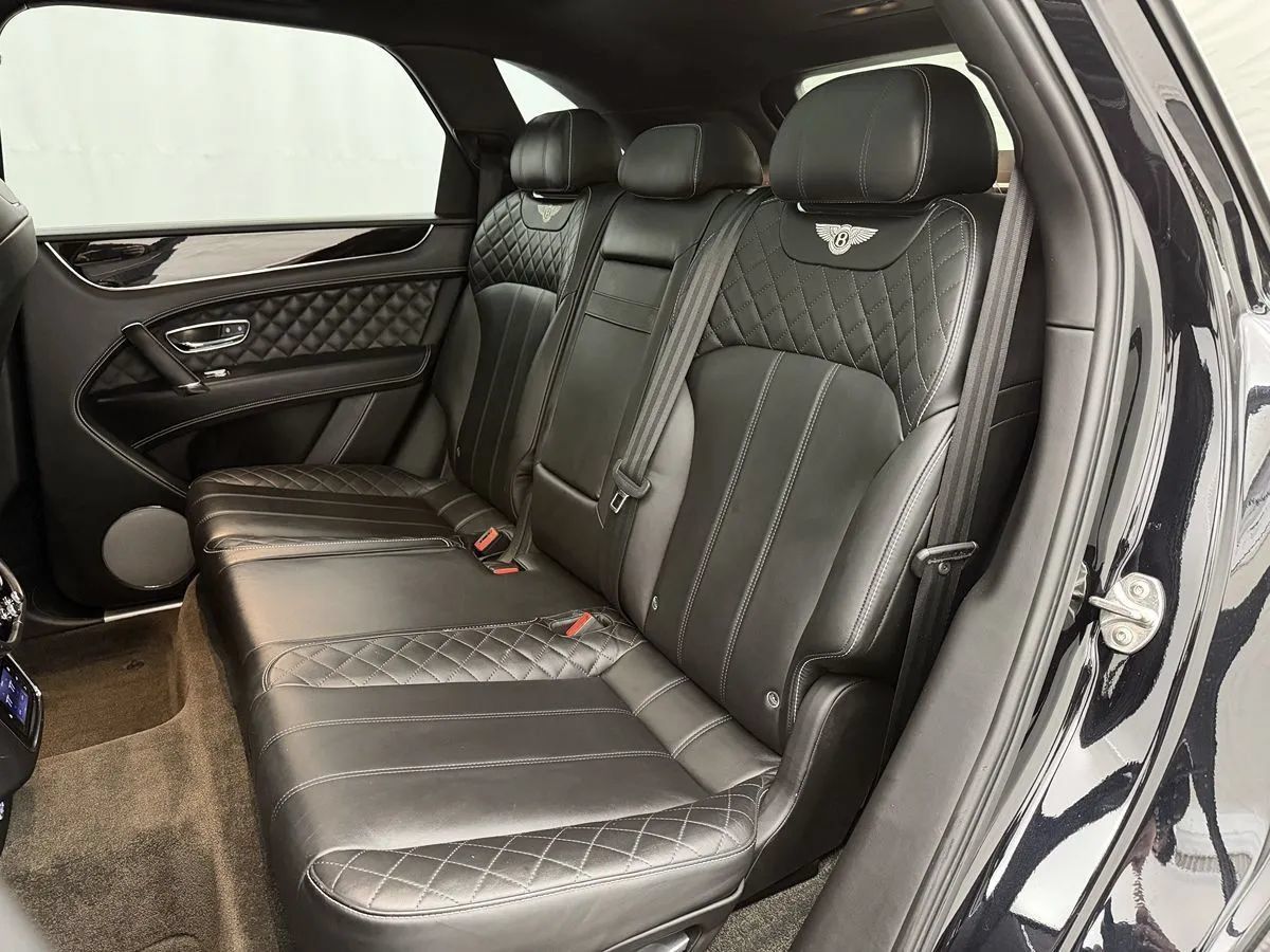 Used 2017 Bentley Bentayga AWD/4WD image 32