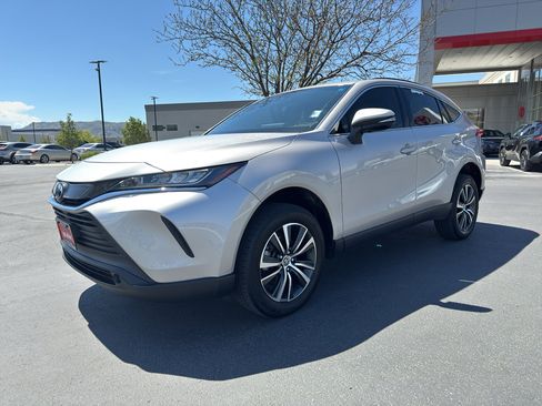 Used 2022 Toyota Venza LE AWD/4WD image 10