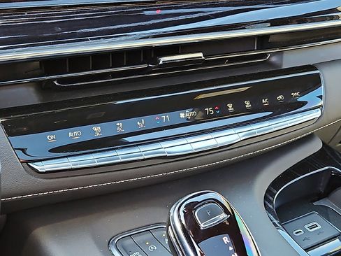 Certified 2022 Cadillac Escalade ESV Sport image 17