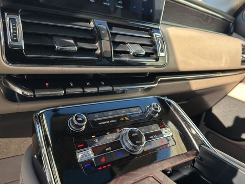 Used 2022 Lincoln Navigator L Reserve image 23