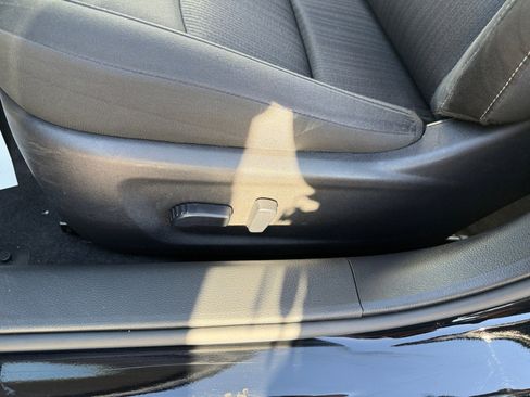 Used 2025 Nissan Altima 2.5 SV FWD image 14